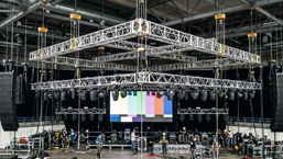 Panggung rigging kuat untuk menahan beban lighting dan soundsystem terbaik dan termurah oleh Eventara Indonesia