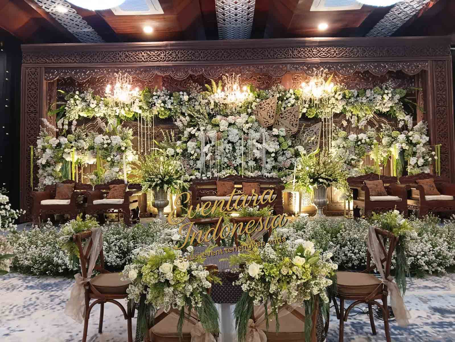 Foto real project dekorasi panggung pelaminan pernikahan mewah Jakarta oleh Eventara Indonesia