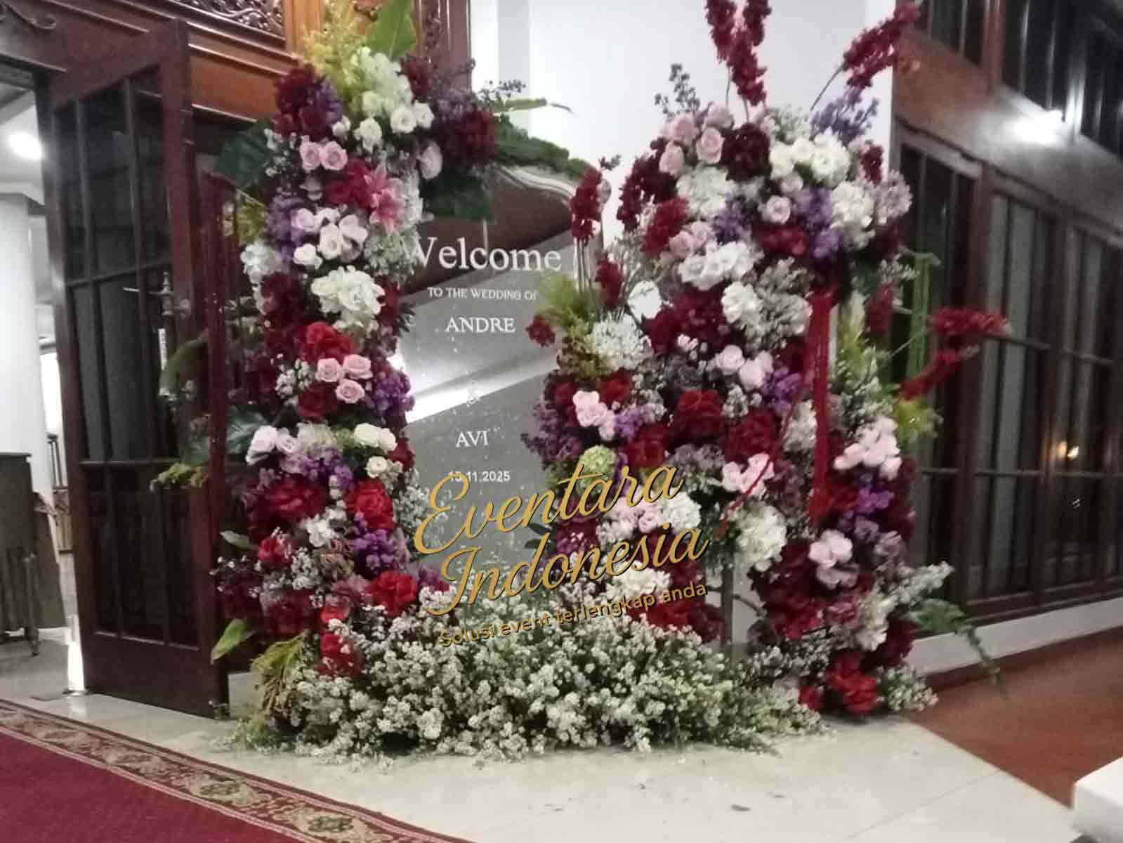Foto real project sewa gerbang pintu dekorasi entrance pernikahan mewah oleh Eventara