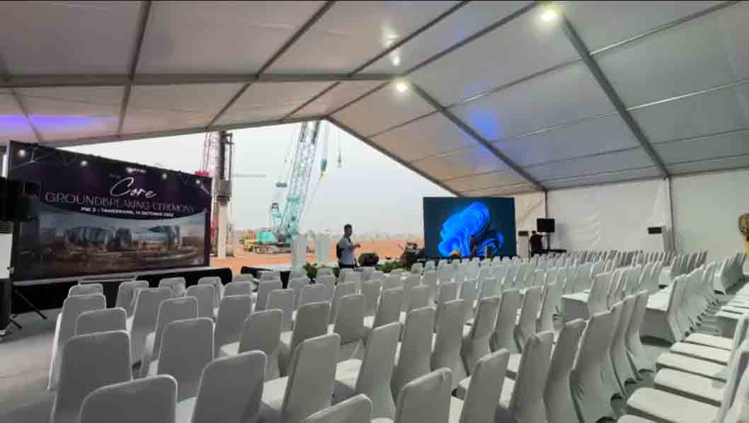 Suasana grand opening dengan tamu VIP perusahaan dan pejabat Jakarta