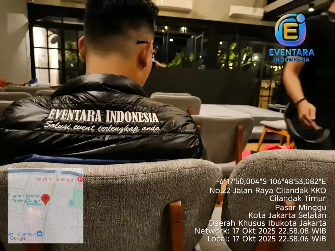 Tim Eventara Indonesia melakukan checklist perlengkapan event TAKO ID