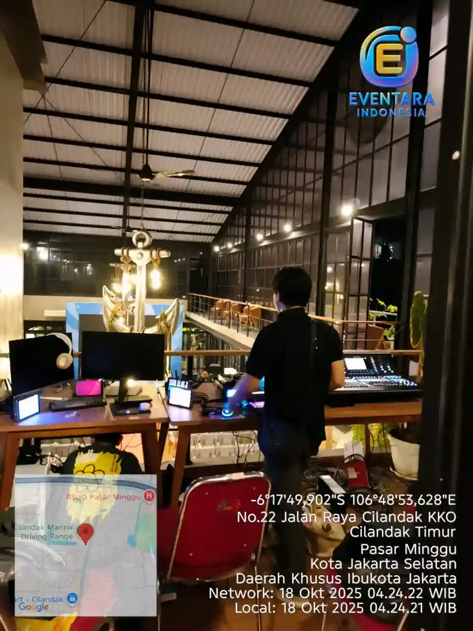 Testing akhir videotron LED screen sebelum acara berlangsung