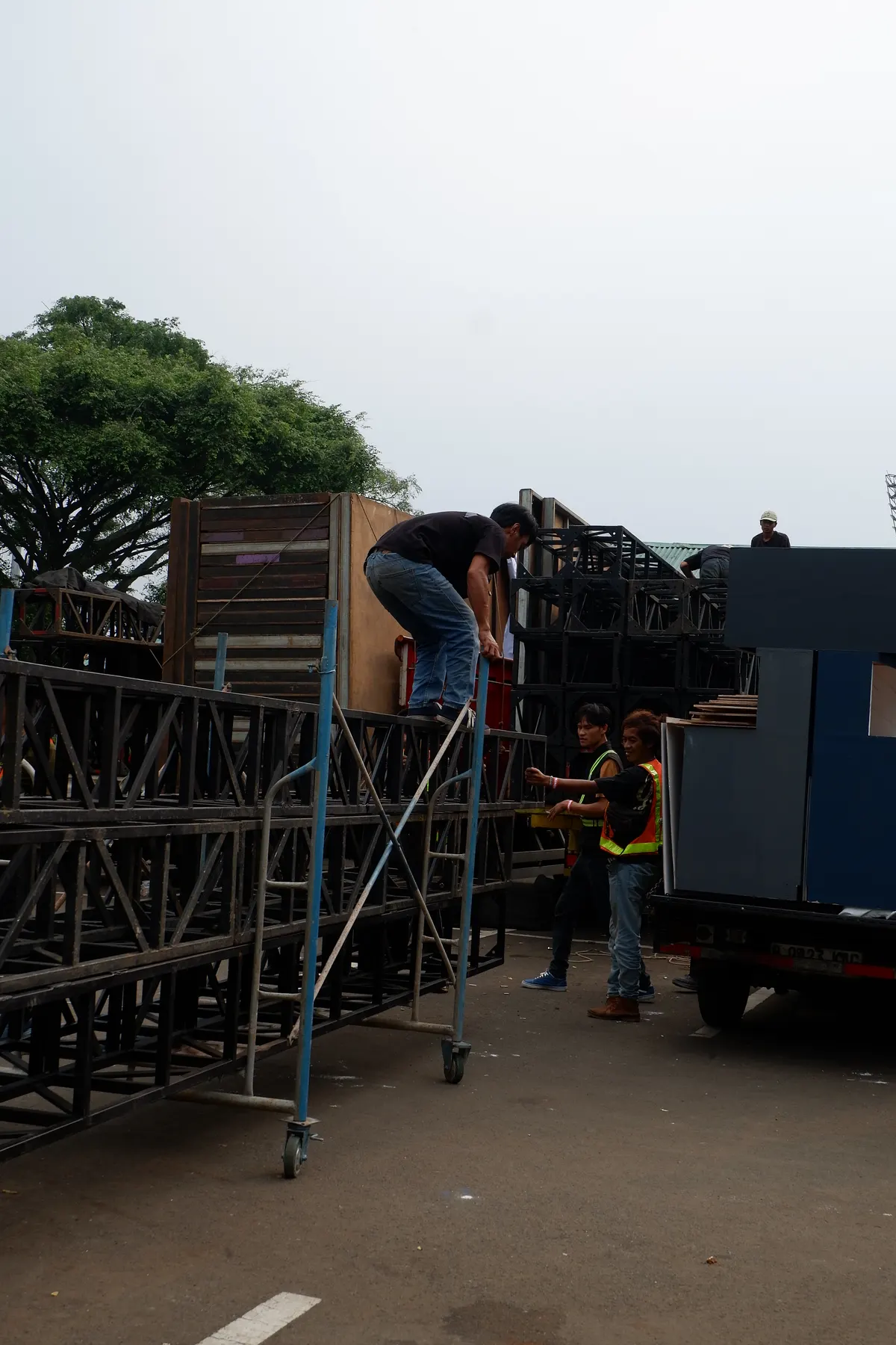 loading material indofest 2026