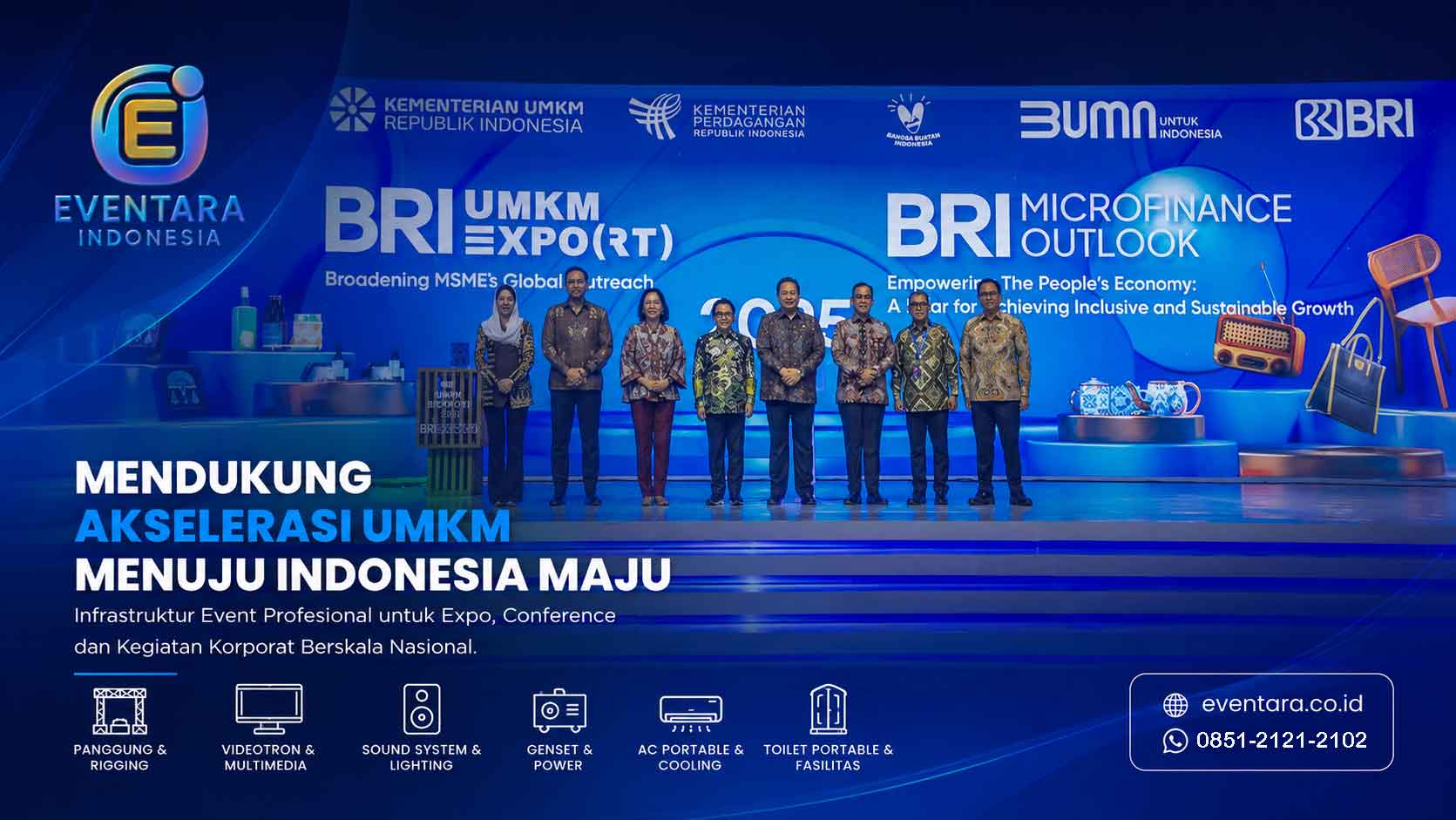 Panggung konser besar dengan rigging lighting dan ribuan penonton — infrastruktur event yang disediakan Eventara