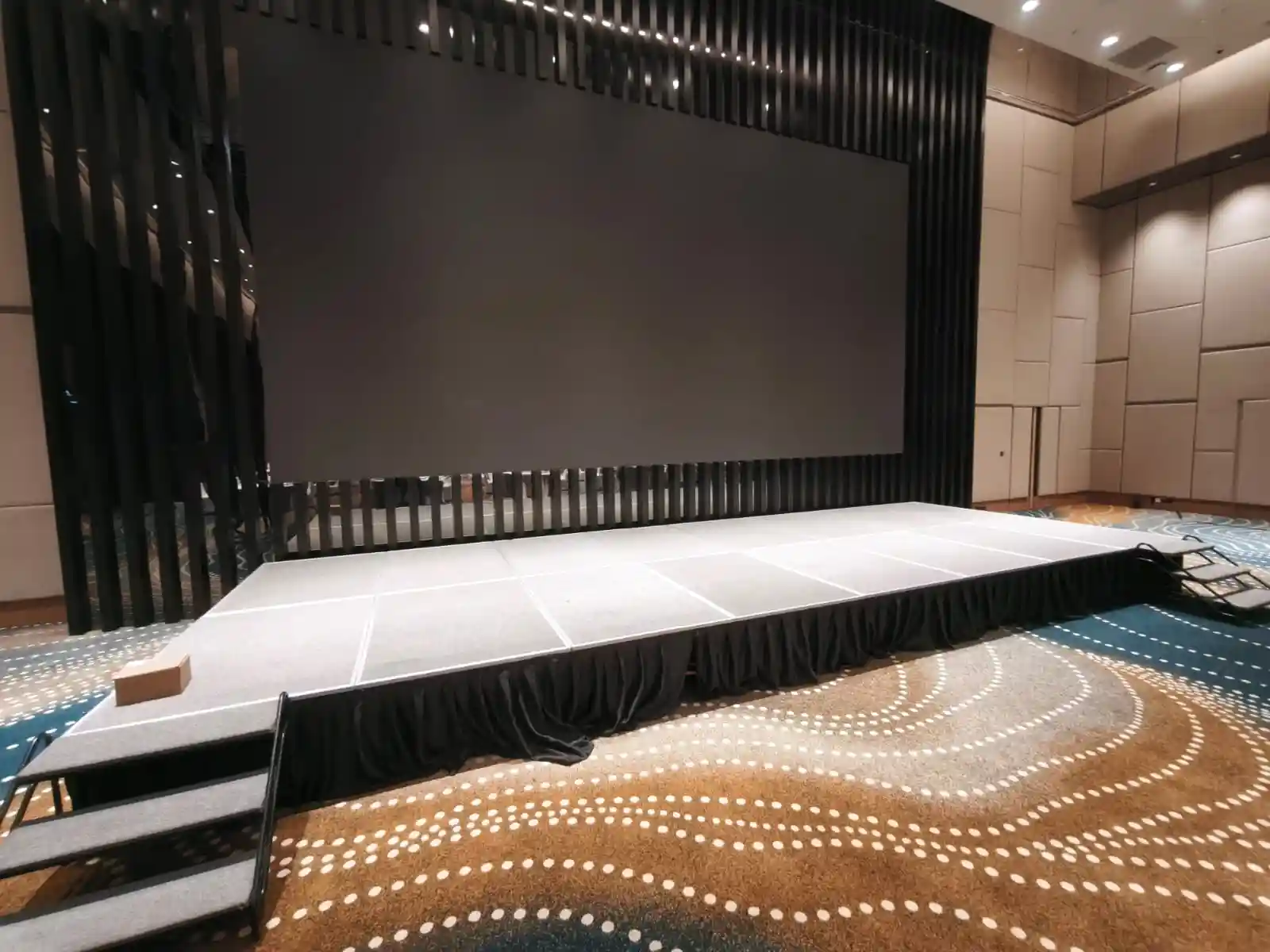 LED videotron untuk presentasi korporat di Movenpick oleh Eventara Indonesia