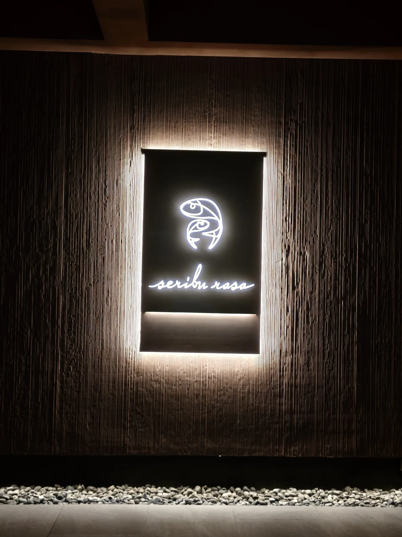 Papan nama Caldic pada dekorasi venue sebelum acara gala dinner