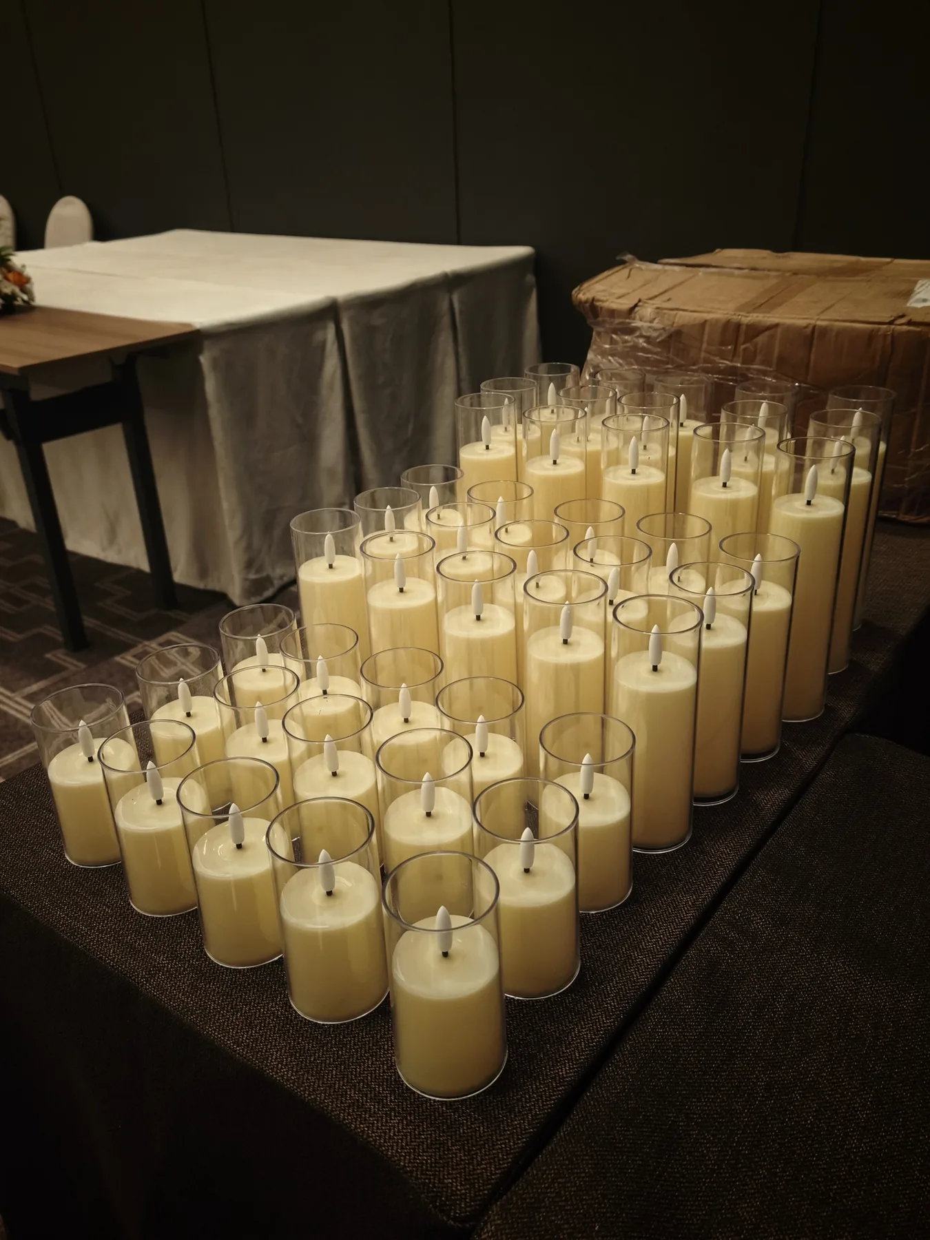 Deretan lilin meja untuk suasana makan malam Gala Dinner Caldic