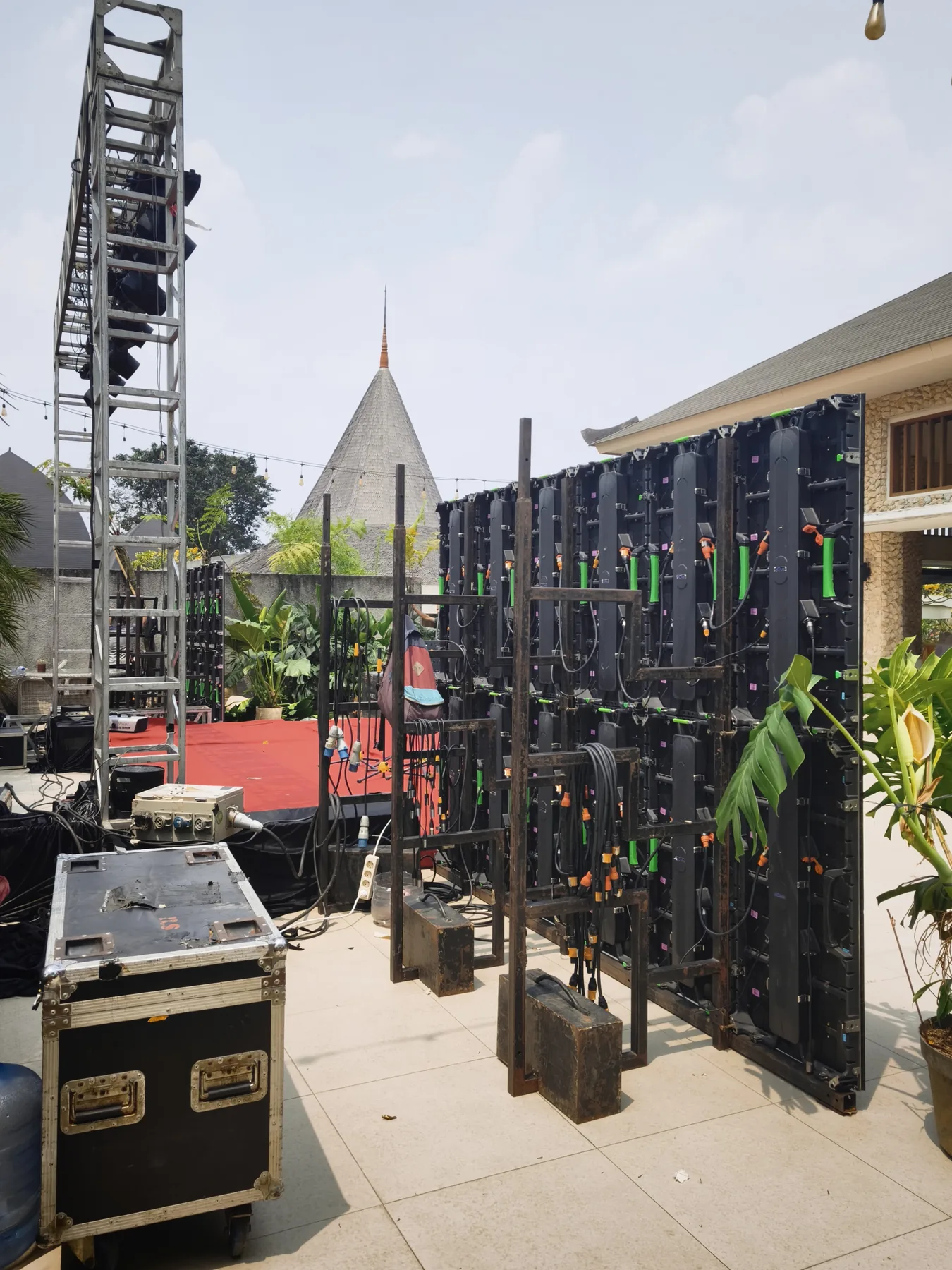 Panel layar LED dan peralatan panggung untuk anniversary Gateway Container Line