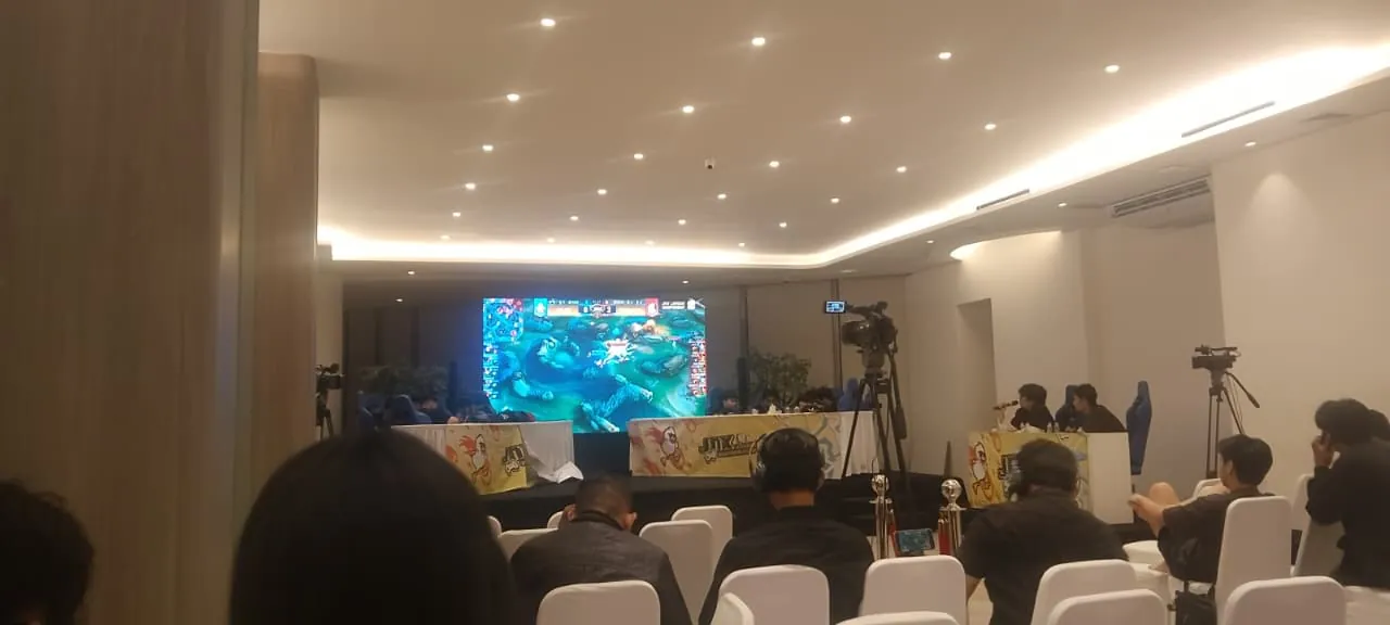 Tampilan game Mobile Legends pada layar event esports di venue Serpong