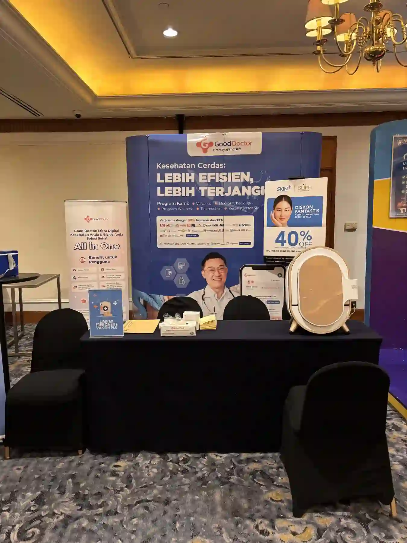 Booth Good Doctor dengan informasi layanan kesehatan di Aryaduta Menteng