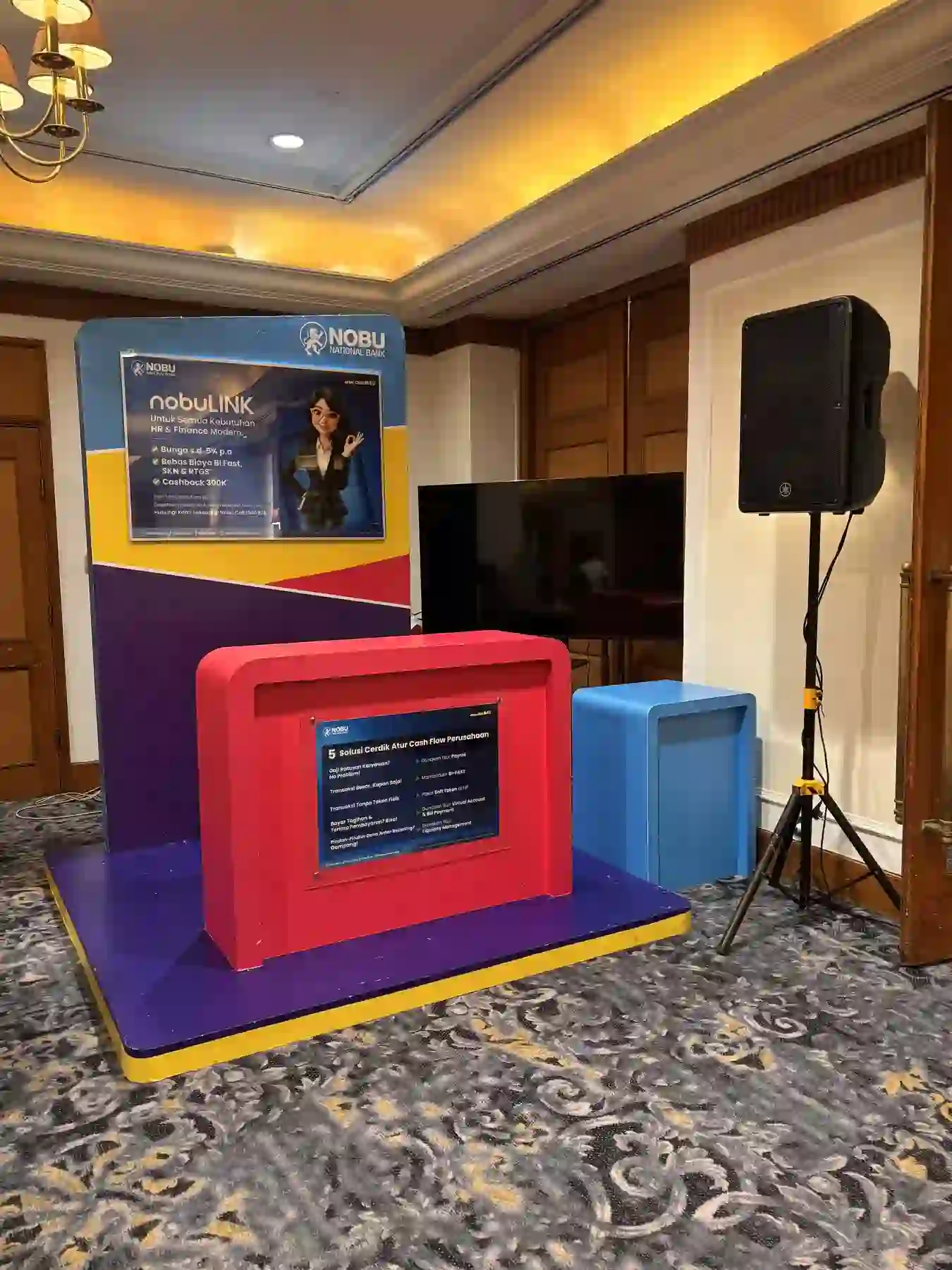 Booth Nobu Bank di pameran dunia kesehatan Aryaduta Menteng