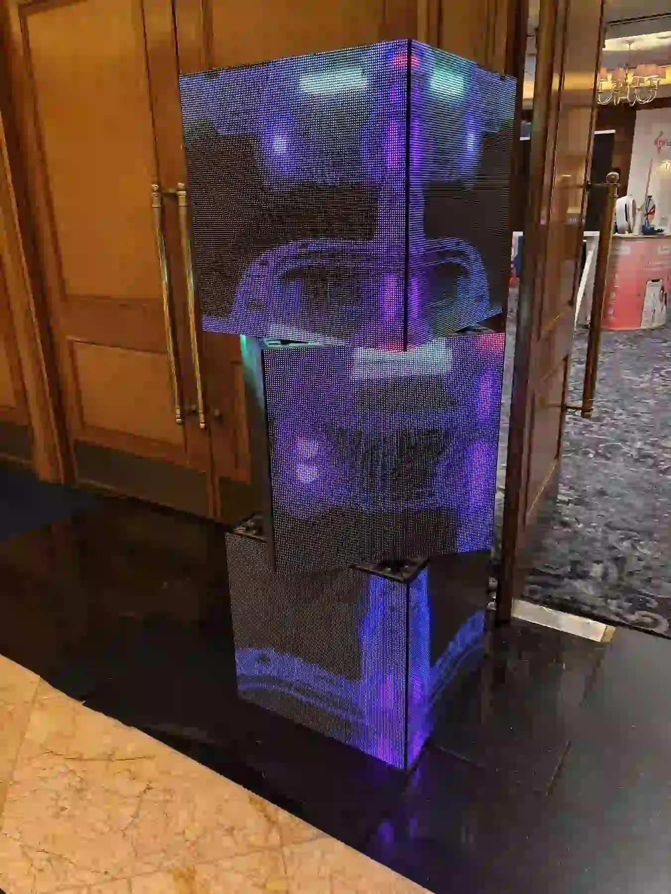 Kiosk display digital berlampu untuk area pameran kesehatan